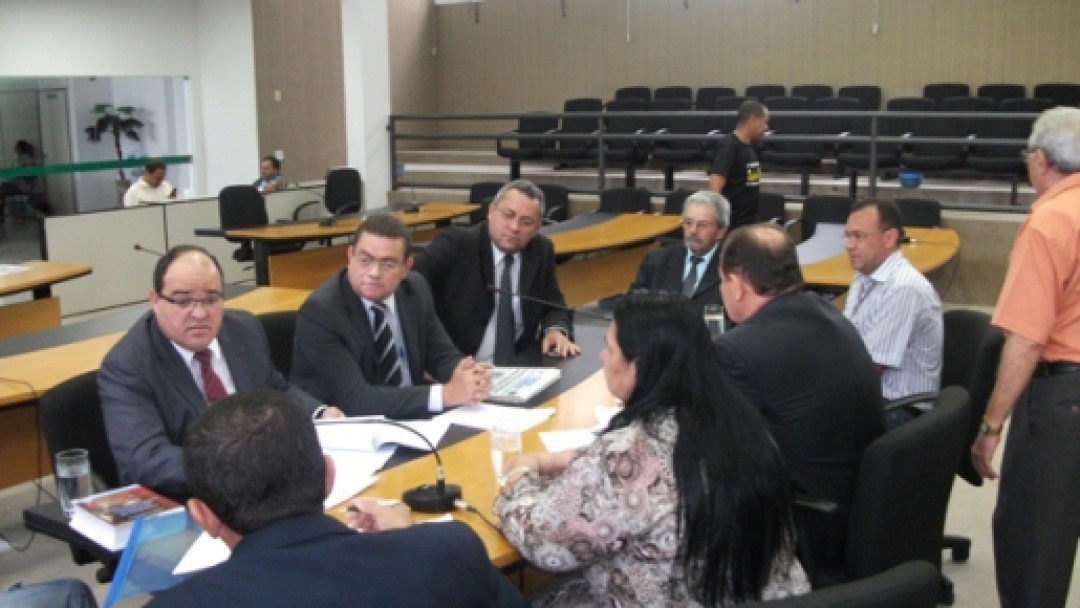 Reunião com SMTT, Associação do Moto-Taxistas e Vereadores para discutir o projeto que regulamenta a profissão dos Moto-Taxi