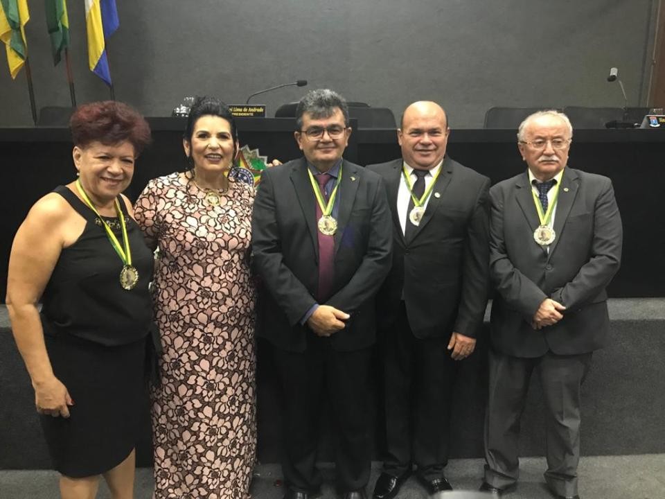 CÂMARA REALIZA A SOLENIDADE DE ENTREGA DA COMENDA SEBRÃO SOBRINHO