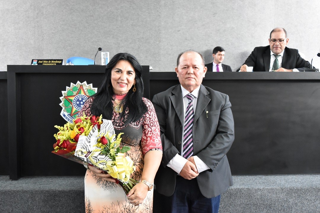 Vereador José Teles de Mendonça presta homenagem a todas as mulheres, através da colega vereadora Ivoni Andrade